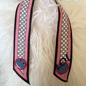 RARE Henri Bendel mini scarf. For a multiple use.